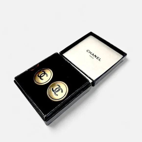 100% Authentic CHANEL Vintage Enamel Clip On Earrings 24k Gold Plated - Picture 3 of 4